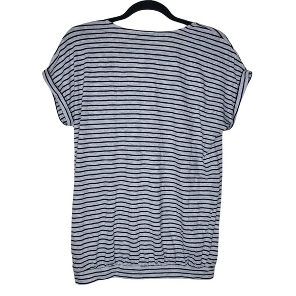 The Sting New with Tags Women's Gray Black Stripe Short Sleeve V-Neck Top Size M - Picture 3 of 4